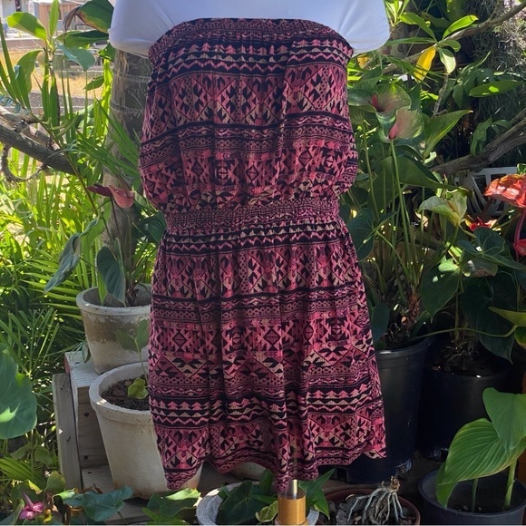 Forever 21 strapless dress so cute! - Picture 1 of 7